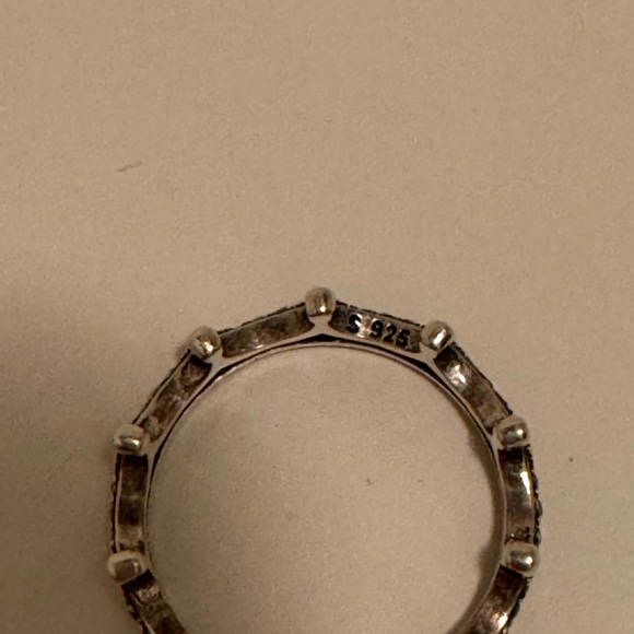 Elegant Silver Crown Ring - Picture 4 of 4